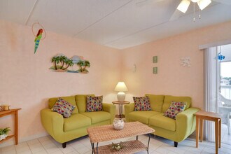 8921 Blind Pass Rd in St Pete Beach, FL - Building Photo - Building Photo