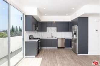 1831 Sawtelle Blvd-Unit -209 in Los Angeles, CA - Foto de edificio - Building Photo