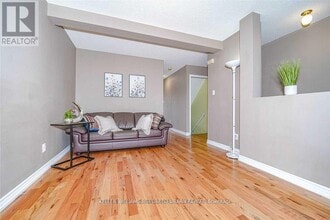 75 William Curtis Cir in Newmarket, ON - Building Photo - Building Photo
