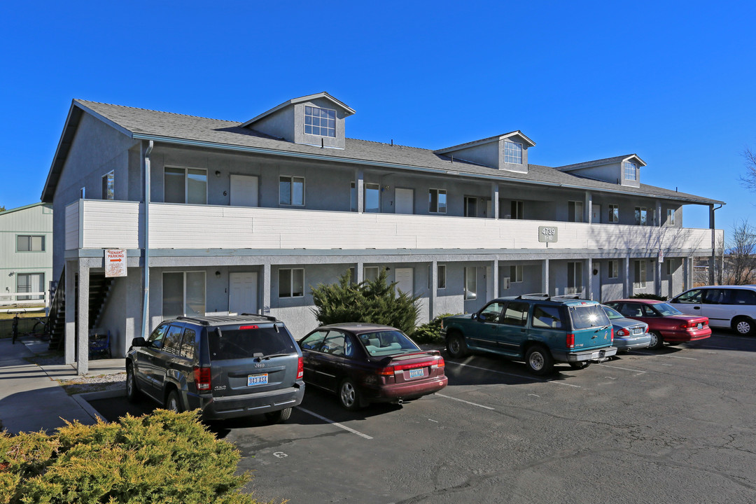 Mountain View Village in Carson City, NV - Building Photo