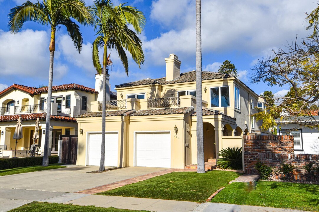 741 Guadalupe Ave in Coronado, CA - Foto de edificio