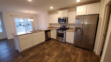 192 Goldenrod Dr in Elgin, IL - Building Photo - Building Photo