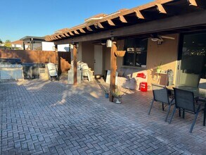 9816 NW 10 Terrace in Miami, FL - Building Photo - Building Photo