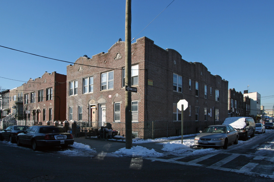 418 Grant Ave in Brooklyn, NY - Building Photo