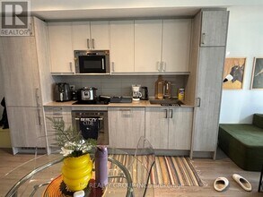 77 Mutual St in Toronto, ON - Building Photo - Building Photo