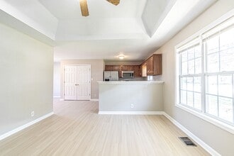 1811 Harbor Dr in Oak Grove, KY - Building Photo - Building Photo