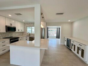 284 SW 11th St in Pompano Beach, FL - Building Photo - Building Photo