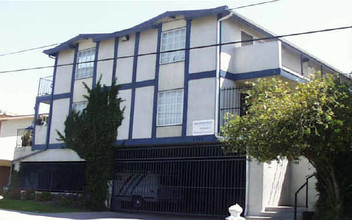 YS Apartments in Santa Ana, CA - Building Photo - Building Photo