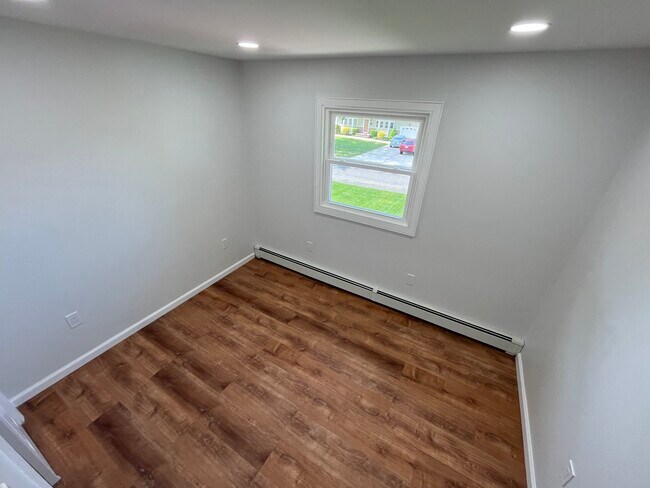 10 Johnson St in Commack, NY - Building Photo - Building Photo