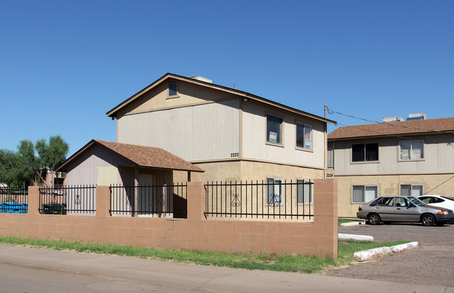 2222 E Pueblo Ave in Phoenix, AZ - Building Photo - Building Photo