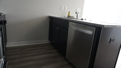 Room in Townhome on Munsing Dr in Charlotte, NC - Building Photo - Building Photo