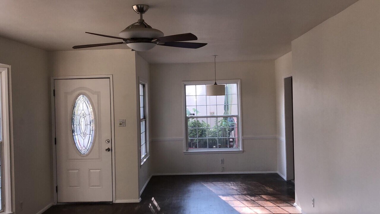 6447 Hesperia Ave in Los Angeles, CA - Building Photo