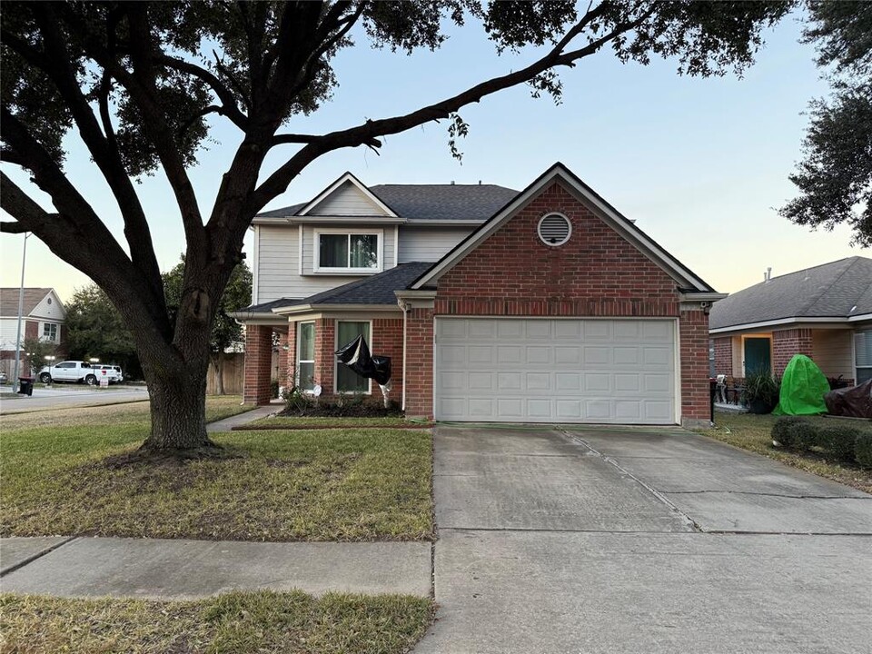 1922 Hall Ridge Trace Ln in Houston, TX - Building Photo