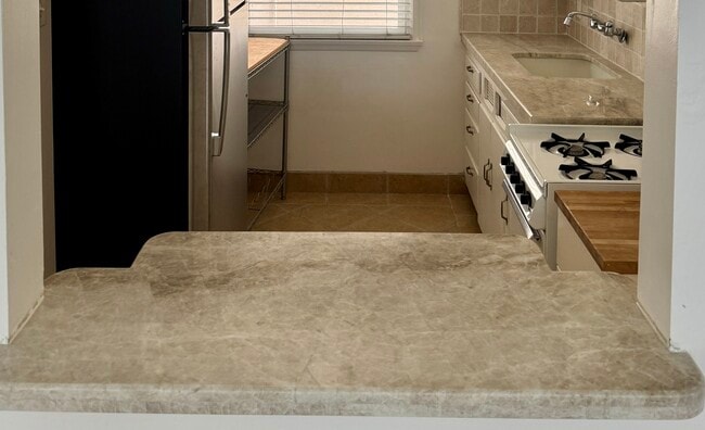 150 Pomona Ave, Unit #4