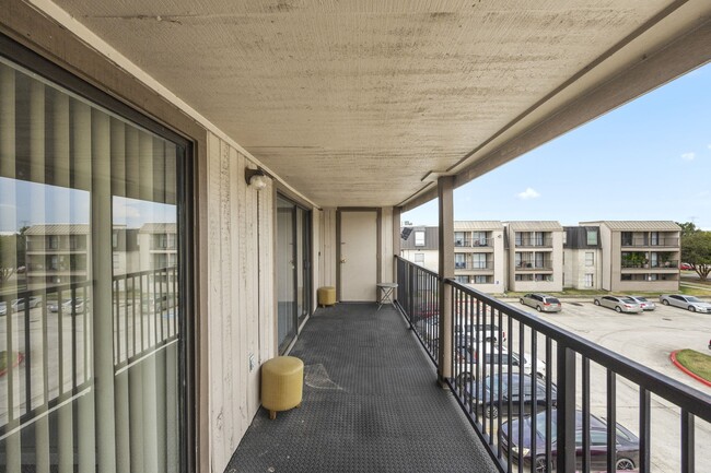 property at 206 Plaza Verde Dr