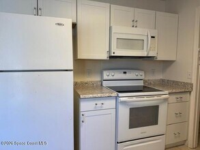 2384 Apache Dr in Melbourne, FL - Foto de edificio - Building Photo