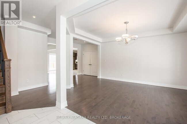 7161 Lionshead Ave in Niagara Falls, ON - Building Photo - Building Photo