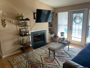 21019 Timber Ridge Ter, Unit 302 in Ashburn, VA - Building Photo - Building Photo