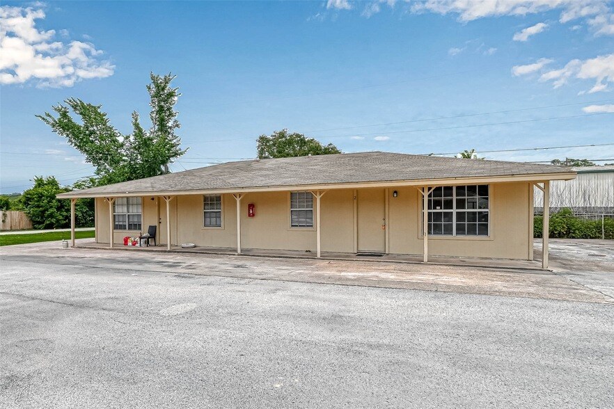 8430 Round Rock Dr, Unit 2 in Houston, TX - Building Photo