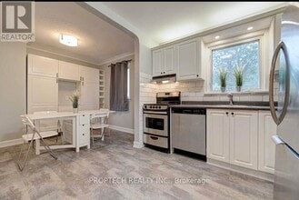 28 Boem Ave in Toronto, ON - Building Photo - Building Photo