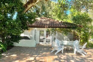 694 16th St in St. Augustine, FL - Building Photo