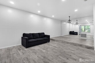 115 Aspen Dr in North Brunswick, NJ - Building Photo - Building Photo