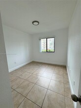 9300 Fontainebleau Blvd, Unit 110 in Miami, FL - Building Photo - Building Photo