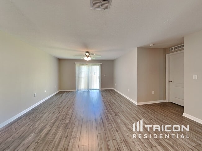 42 Rickenbacker Dr in Palm Coast, FL - Foto de edificio - Building Photo