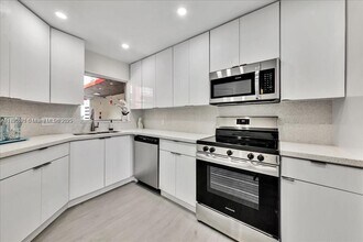 1750 W 46th St in Hialeah, FL - Building Photo - Building Photo