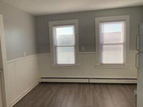 19 St Elizabeth St in Bristol, RI - Building Photo - Building Photo