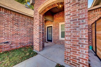 2420 W Imperial Ct in Broken Arrow, OK - Building Photo - Building Photo