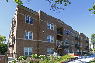 5th on 5th Apartments in Rochester, MN - Foto de edificio - Building Photo