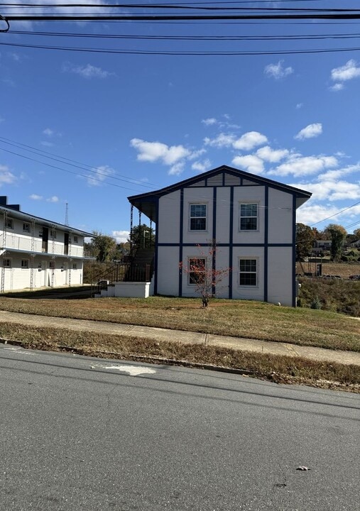 1437 W 4th St in Winston-Salem, NC - Building Photo