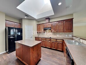 8000 Bonito Dr in Arlington, TX - Foto de edificio - Building Photo