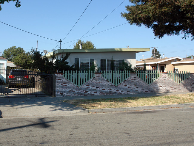 1411-1413 Burbeck Ave in Richmond, CA - Building Photo - Building Photo