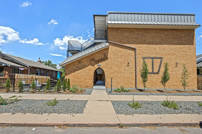 Charmel Apartments in Denver, CO - Foto de edificio - Building Photo