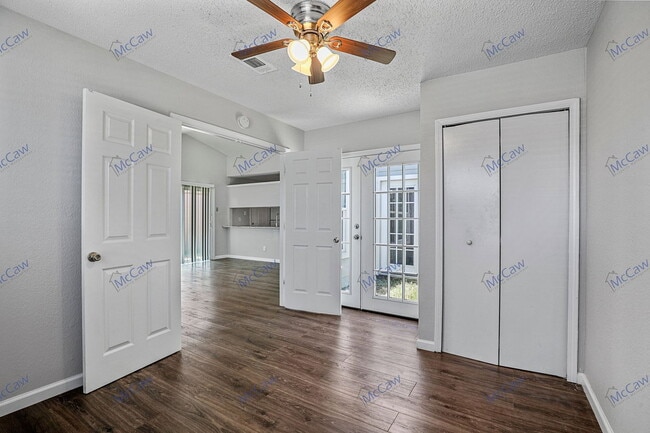 2255 Nantucket Village Dr in Dallas, TX - Building Photo - Building Photo