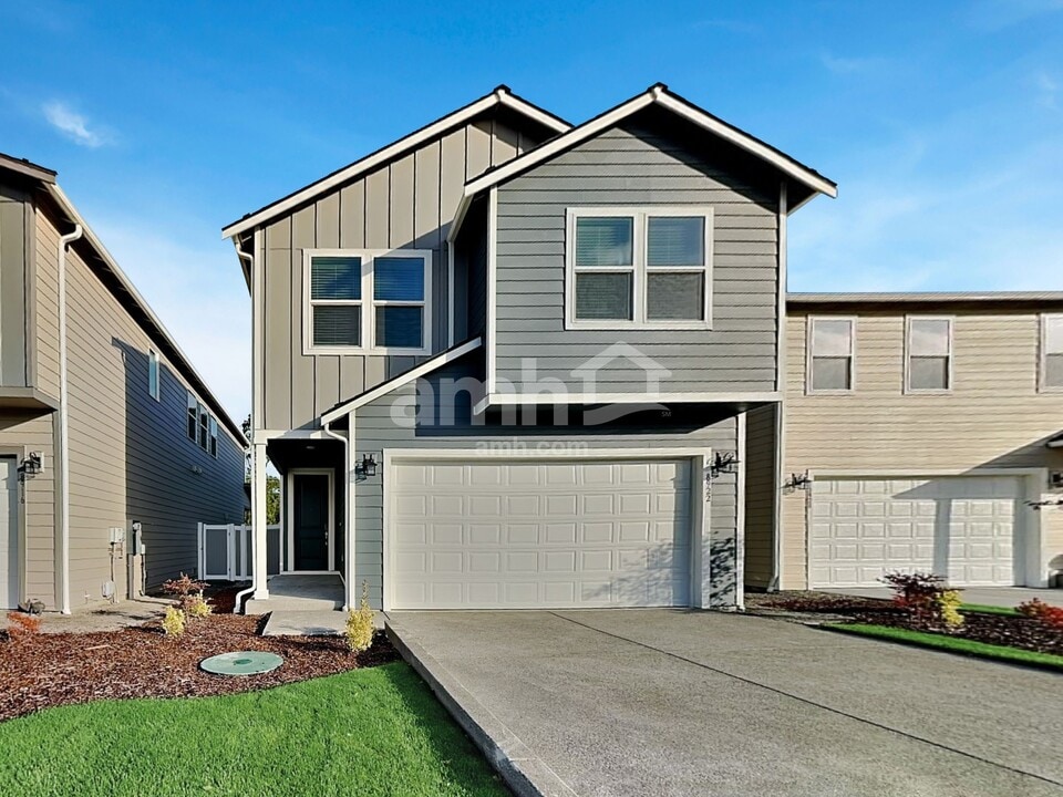 8922 50th Ave SE in Olympia, WA - Building Photo