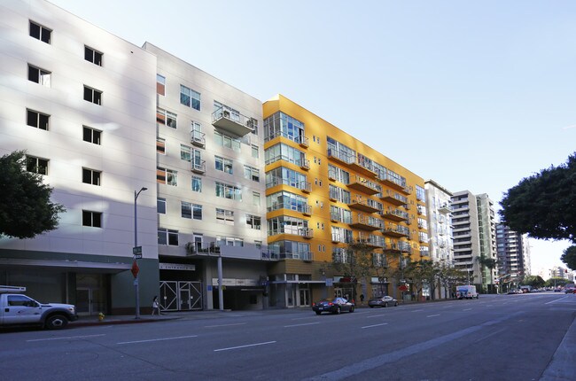 Market Loft Condos in Los Angeles, CA - Building Photo - Building Photo