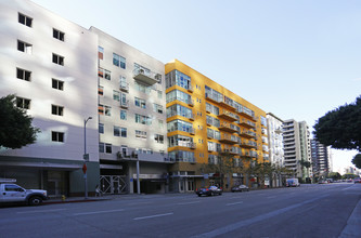 Market Loft Condos in Los Angeles, CA - Foto de edificio - Building Photo