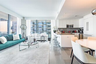 88 SW 7th St, Unit 3301 in Miami, FL - Building Photo - Building Photo