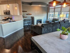 909 W Washington Blvd in Chicago, IL - Building Photo - Building Photo