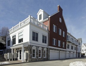 Spinnaker Wharf in Milford, CT - Foto de edificio - Building Photo
