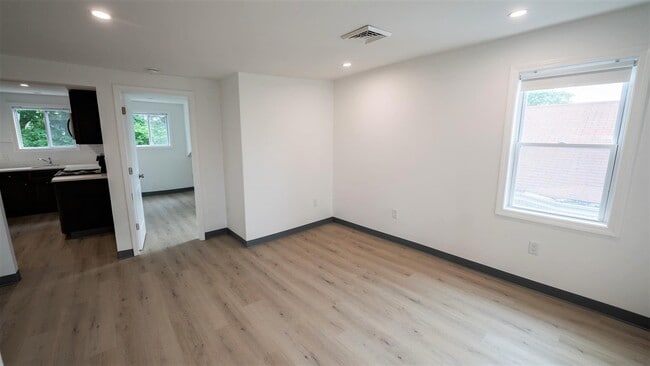 303 Boston Ave, Unit 3 in Medford, MA - Building Photo - Building Photo