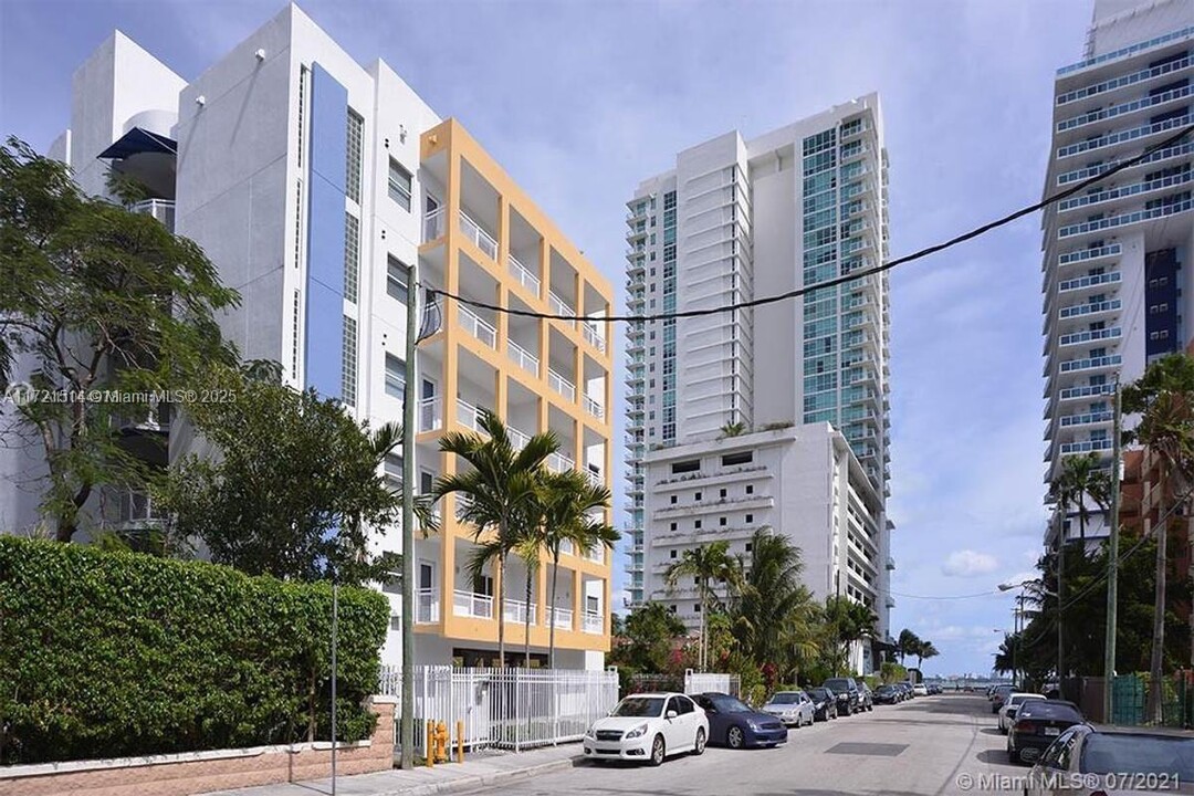 471 NE 25th St in Miami, FL - Building Photo