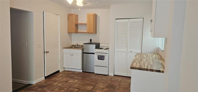 321 Ohio Pl-Unit -D in Sarasota, FL - Building Photo - Building Photo
