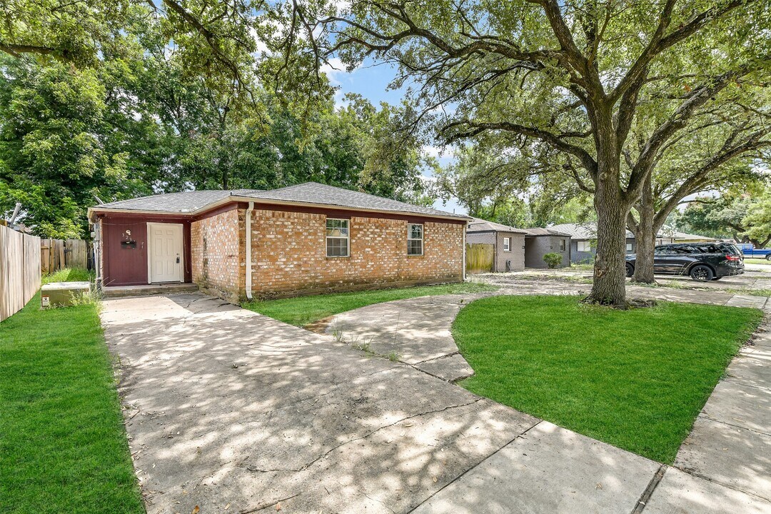 3231 Scotch Moss Ln in La Porte, TX - Building Photo