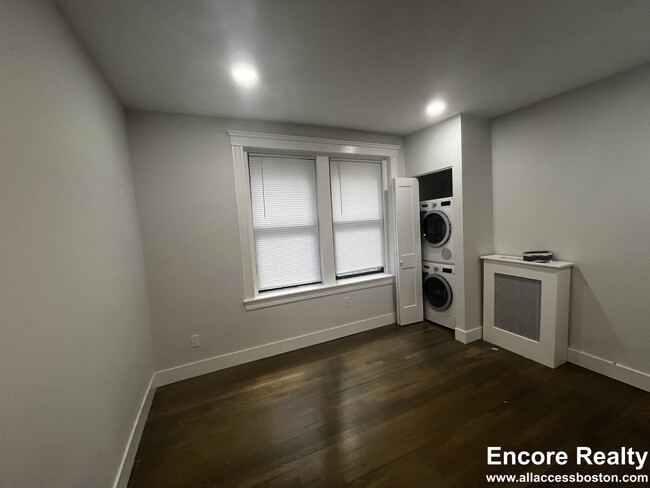19 Peterborough St, Unit 11 in Boston, MA - Building Photo - Building Photo