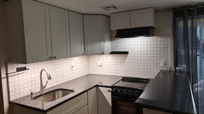186 Tomahawk Trl in Sparta, NJ - Building Photo - Building Photo