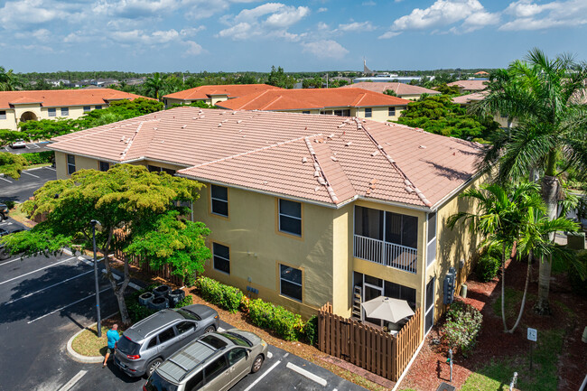 Bellasol Condominiums in Ft. Myers, FL - Building Photo - Building Photo